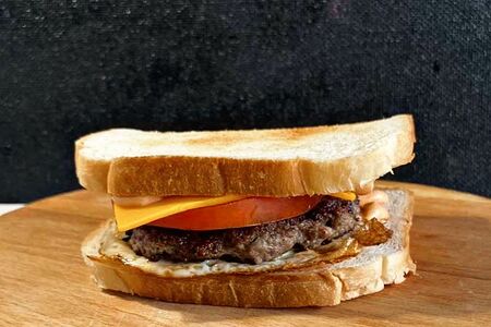 Средний сэндвич с котлетой