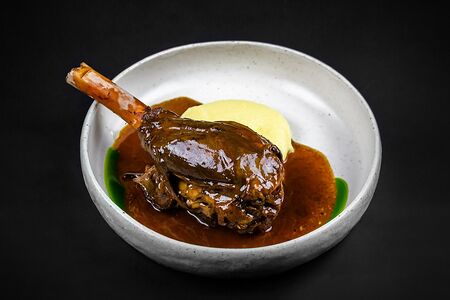 Рулька ягненка с картофельным пюре