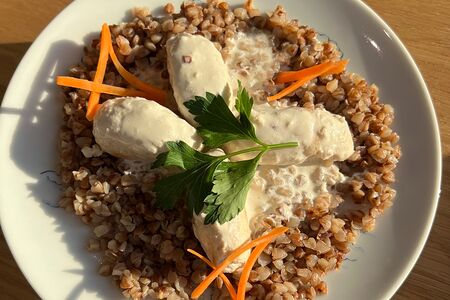 Котлетки куриные с гречкой