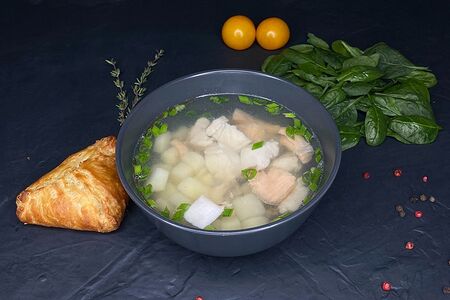 Уха из муксуна и семги с расстегаем