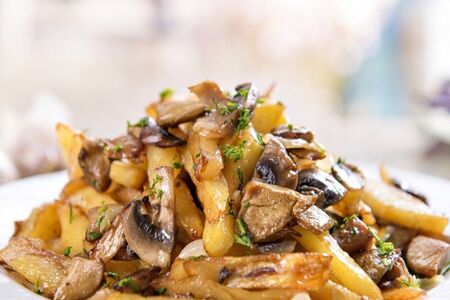 Жареный картофель с грибами