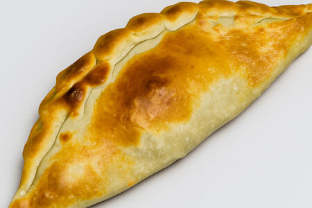 Кальцоне с ветчиной и сыром