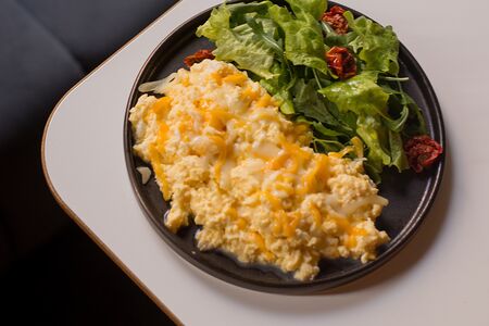 Скрэмбл с сыром