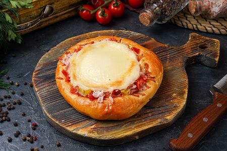 Бургер с ветчиной и овощами