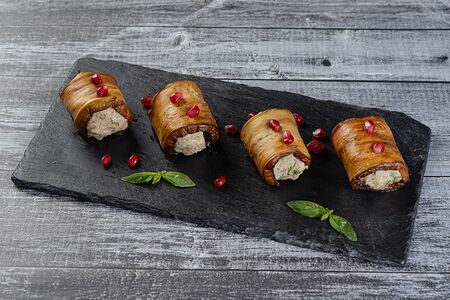 Рулетики из баклажанов с орехами