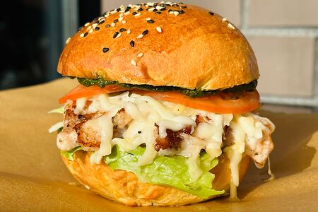 Max-чикен с соусом песто