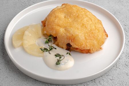 Курица под ананасами
