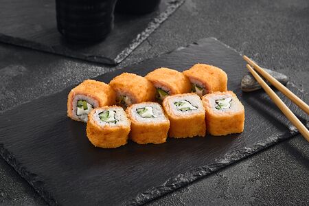 Ролл темпура с лососем