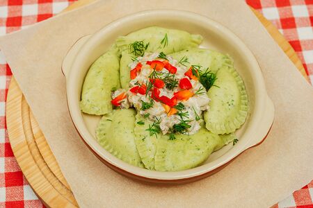 Вареники с картофелем в сливочно-грибном соусе