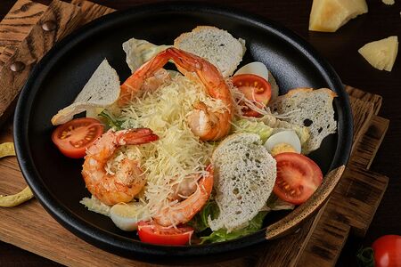 Цезарь с тигровыми креветками