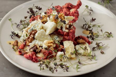 Свекольная с сырами и орехом