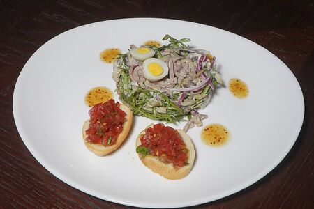 Салат с говяжьим языком халяль