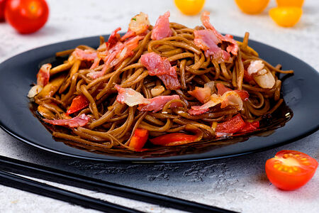 Wok с беконом