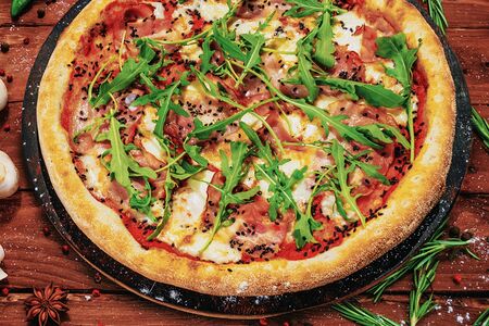 Пицца с беконом и рукколой 33 см