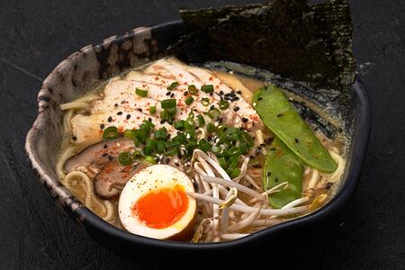 Рамен Мисо с острым кимчи и курицей