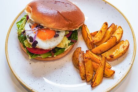 Бургер B. l. a. t. e