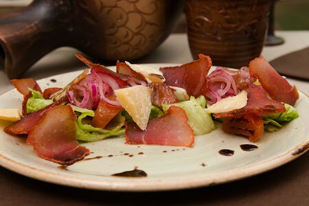 Салат из вяленой говядины