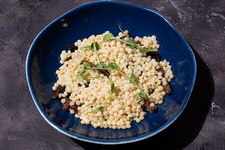 Птитим с говядиной и грибами