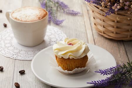 Вегетарианский капкейк Ванильно-клубничный