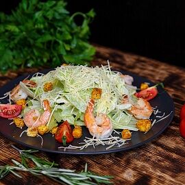 Салат цезарь с креветками