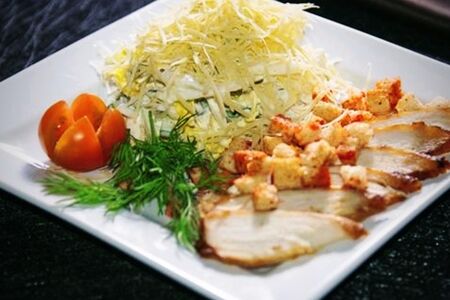 Салат Цезарь с курицей