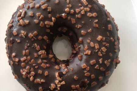 Донат шоколадный