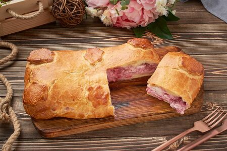 Пирог с клубникой и творожным креметте