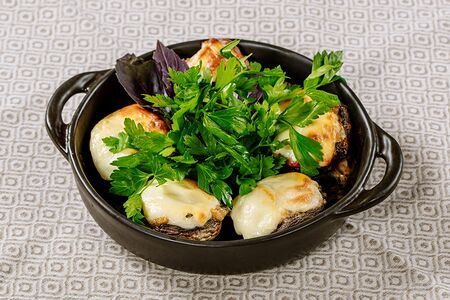 Шампиньоны под сыром