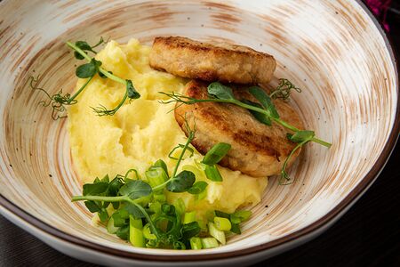 Котлеты куриные с картофельным пюре