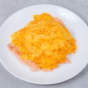 Кета, запеченная с морковью