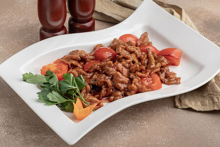 Говядина с помидорами