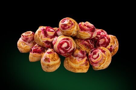 Рулетики с малиной