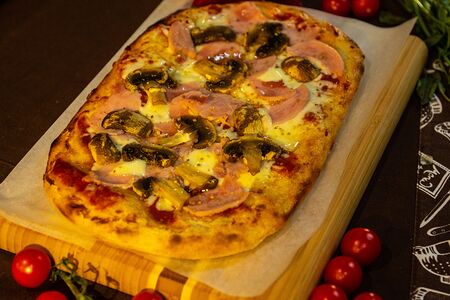 Римская с ветчиной и грибами