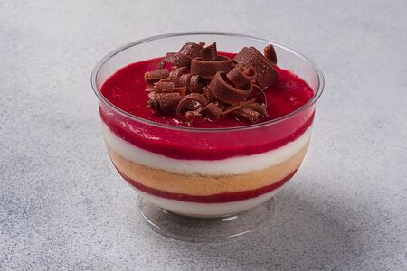 Клубничный трайфл