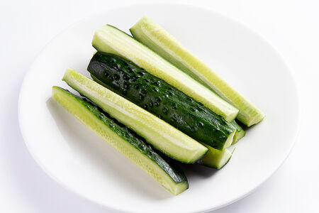 Свежие огурцы