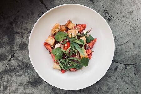 Салат из томатов с имеретинским сыром