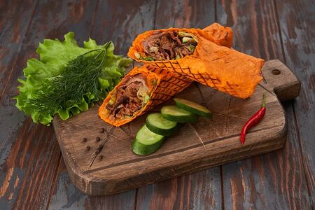 Мега шаурма в сырном лаваше с телятиной и курицей