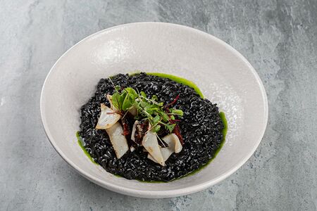 Ризотто с чернилами каракатицы