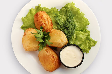 Картофель на фритюре с зеленью