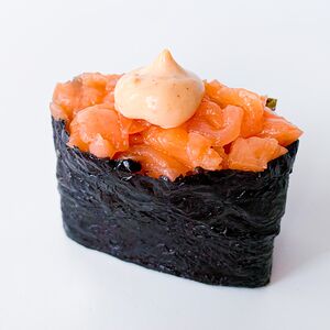 Суши острые с лососем
