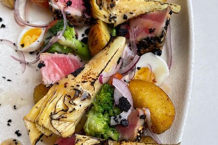 Нисуаз со свежим тунцом и артишоками