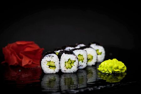 Мини-ролл с огурцом