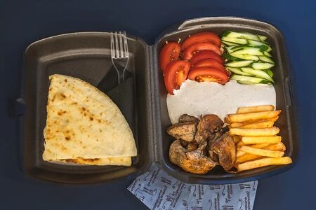 Шаверма на тарелке