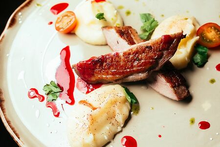 Утиная грудка с картофельным пюре