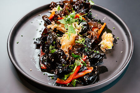 Салат грибы му-шу