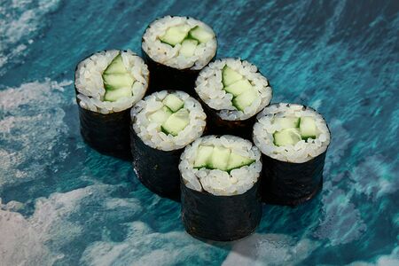 Ролл с огурцом