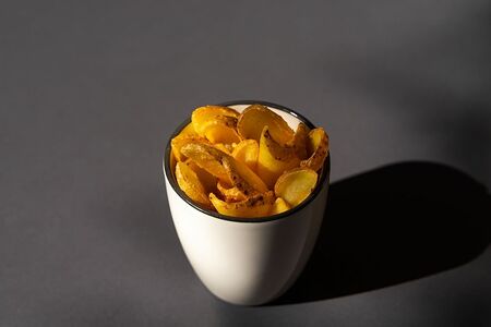 Картофельные дольки фри с трюфельным маслом