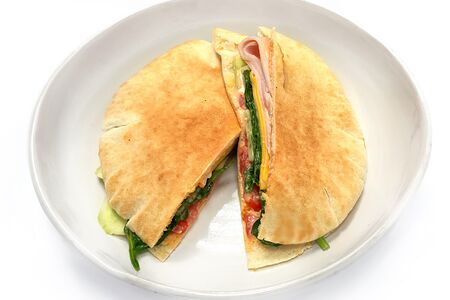 Сэндвич с индейкой, сыром и томатами