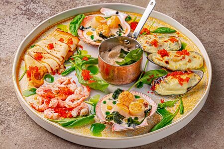 Большая тарелка морепродуктов