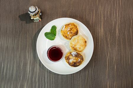 Сырники со сметаной